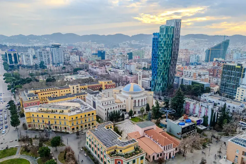 Vista aerea del centro di Tirana